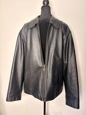 Wilda Black Leather Bomber Jacket LARGE in men’s